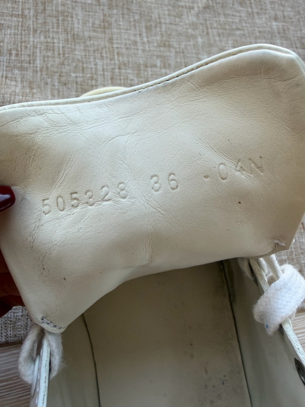 Gucci White Leather Low-Top Sneakers with Gold 'LOVE' Appliqué & Black-Red Web - Picture 3 of 8